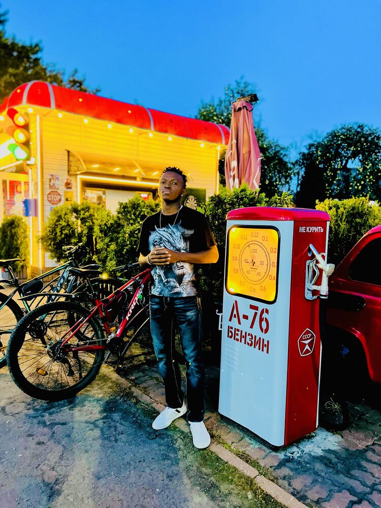  53261117  Fidele, 23 ,    