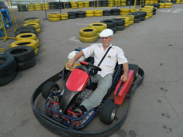  8749557  Vladimir, 68 ,    