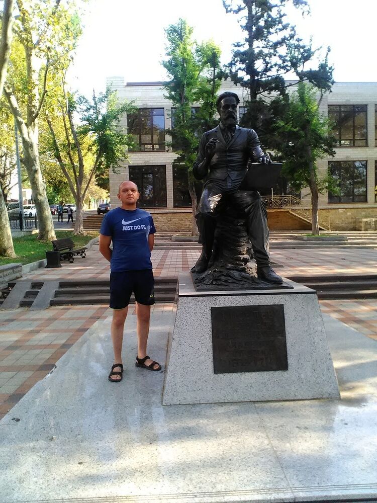  10334217  Alexandr, 44 ,    
