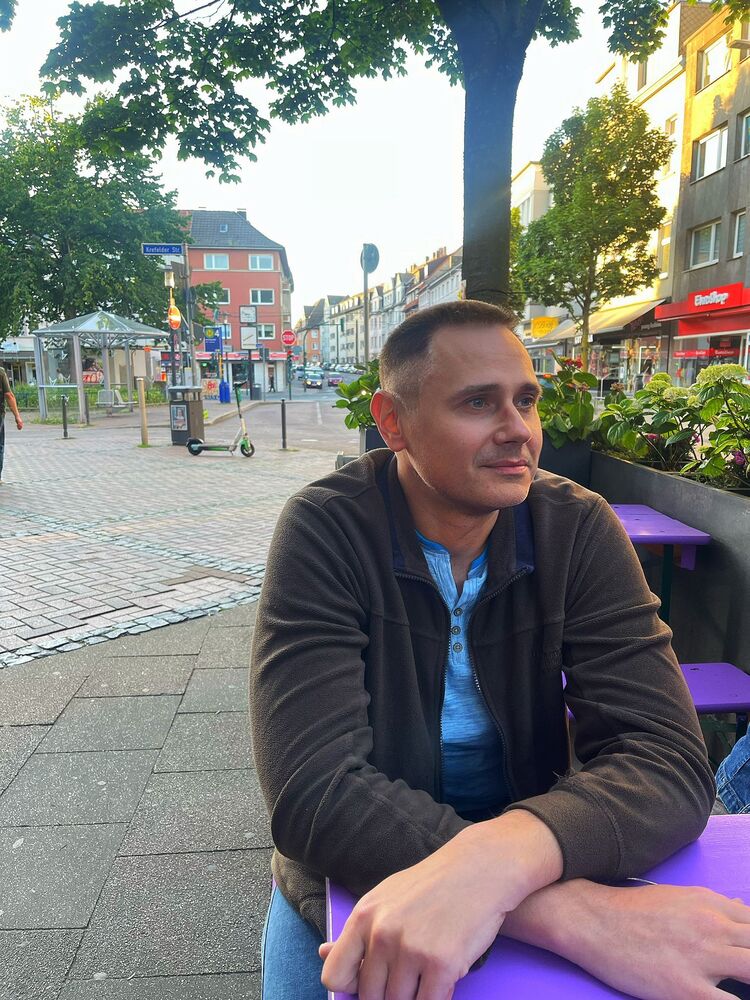  51012507  Aleksandr, 48 ,    Essen