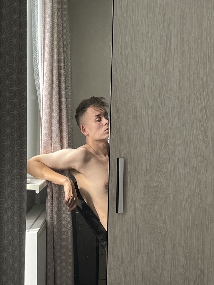  54028927  Andrew, 27 ,    -