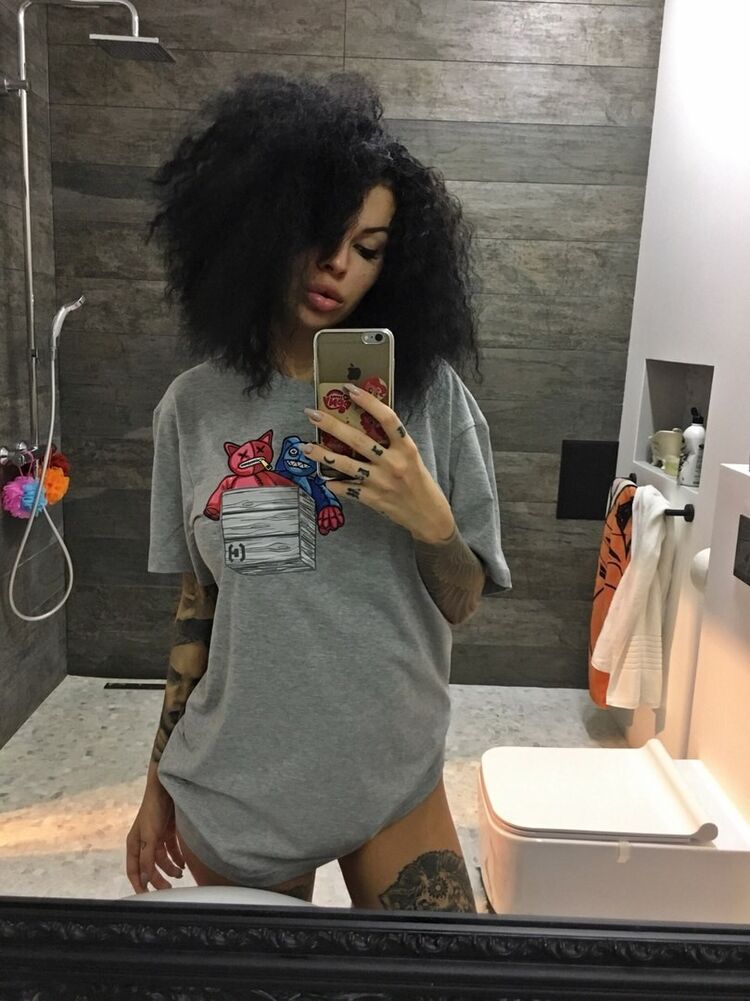  Moldova Noua,   , 36 ,  