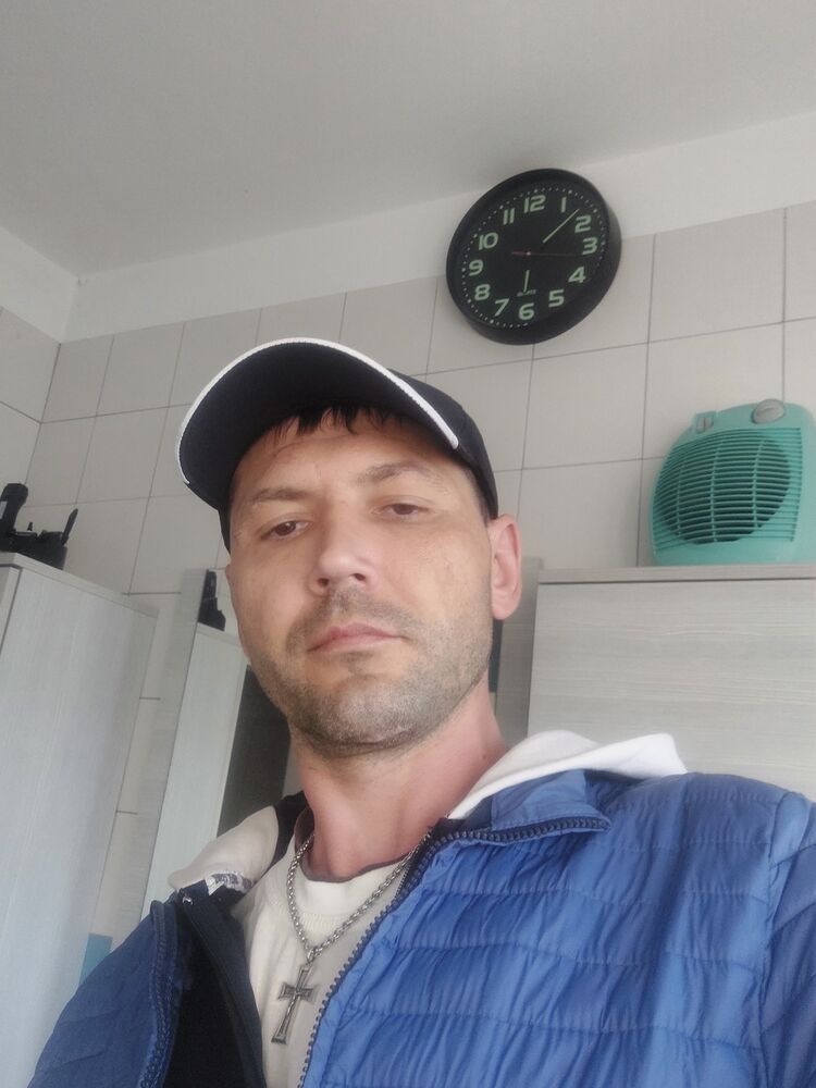  30806947  Andriy, 41 ,    