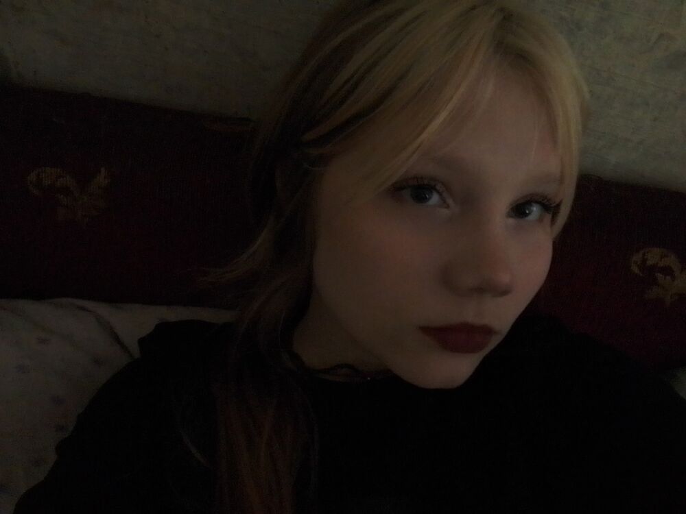  52859087  Eva, 18 ,    