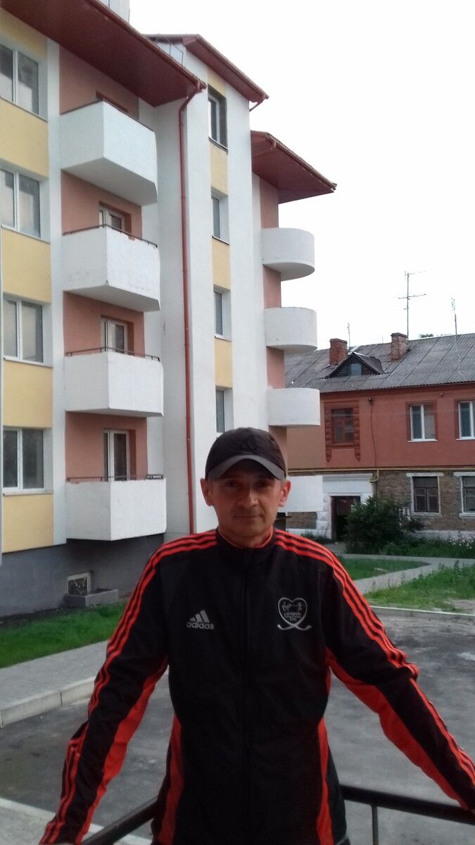  16600487  Roman, 52 ,    
