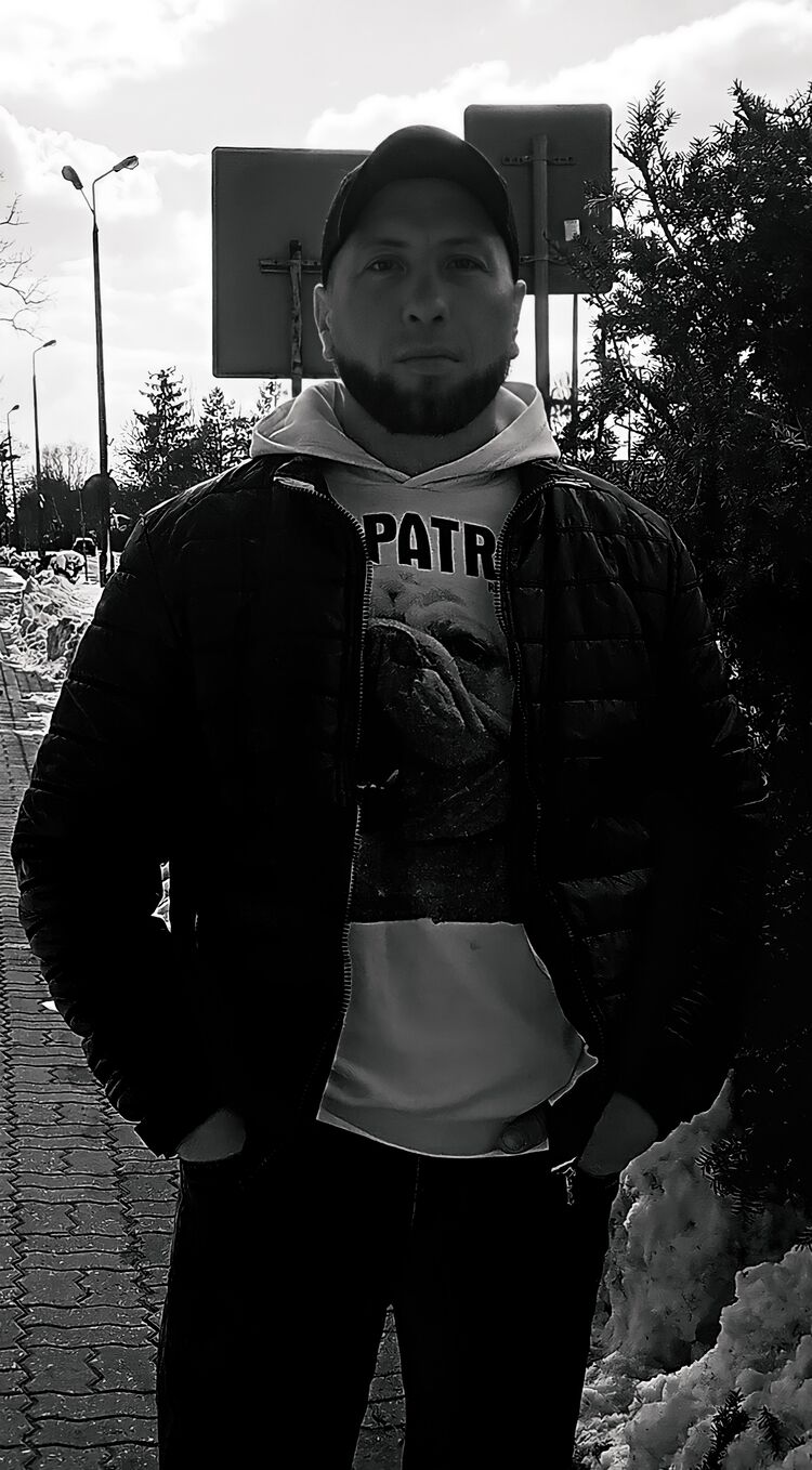  25703227  Artur, 37 ,    Praha