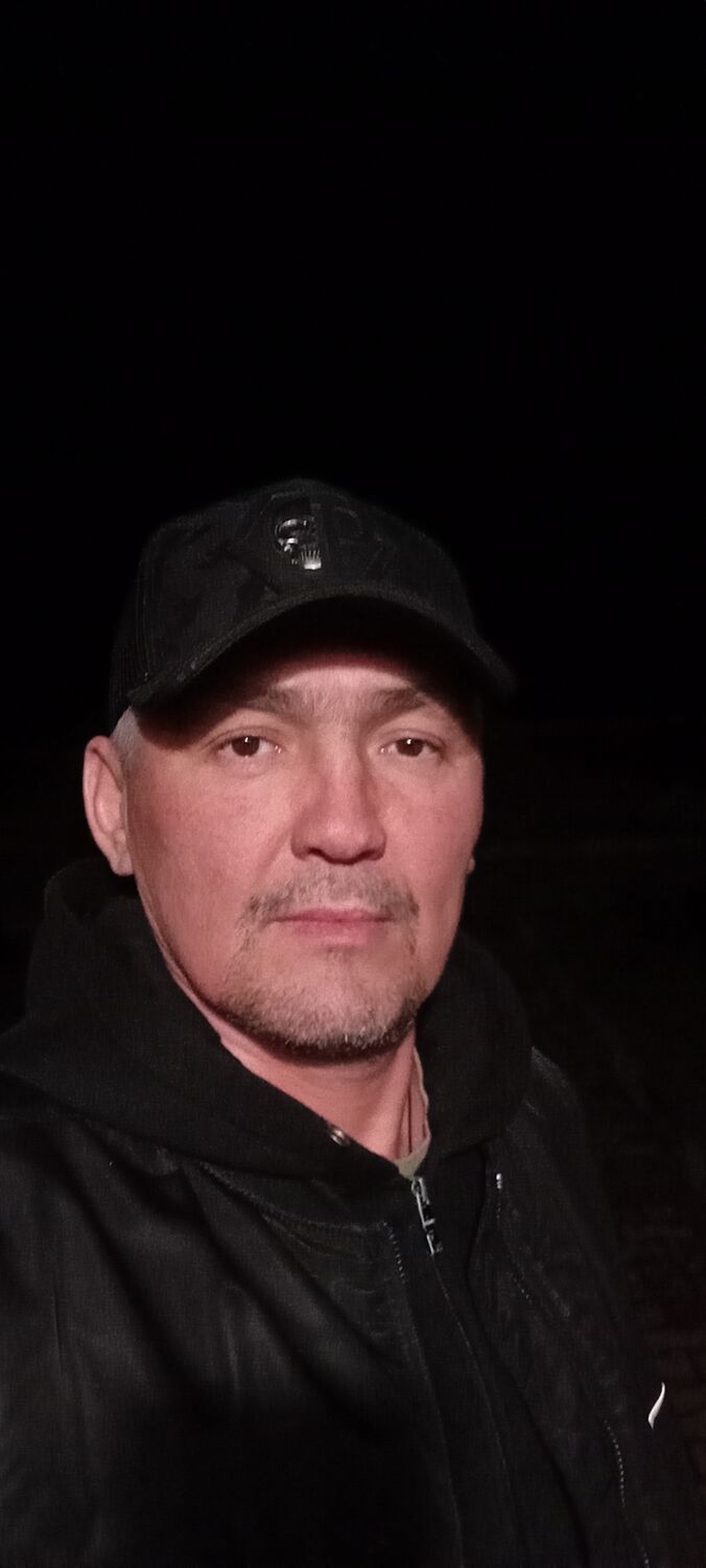  ,   Maks, 47 ,     , c 