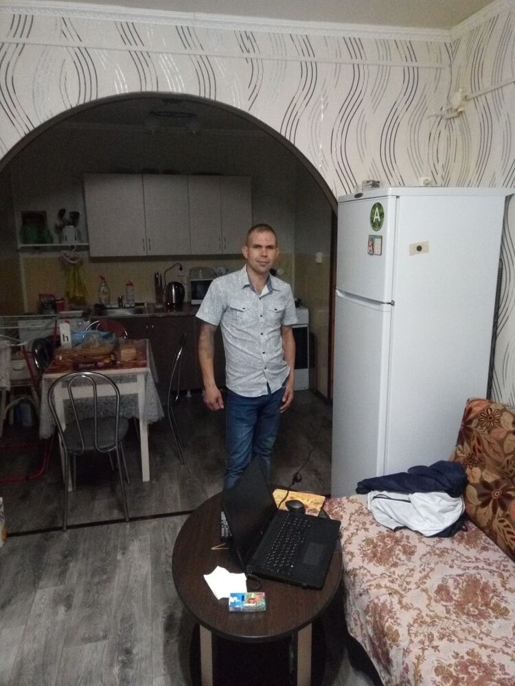  43695977  Yurik, 41 ,    