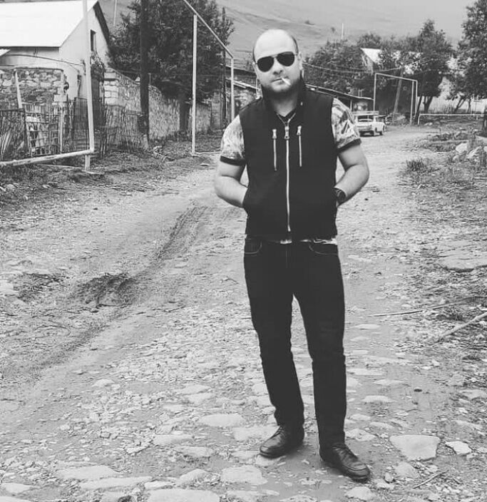  29420187  Emin, 37 ,    -