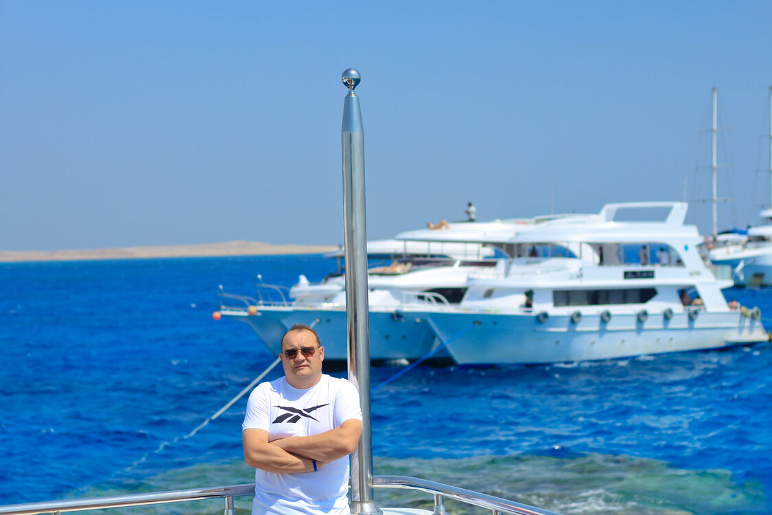  53829027  Denis, 40 ,    