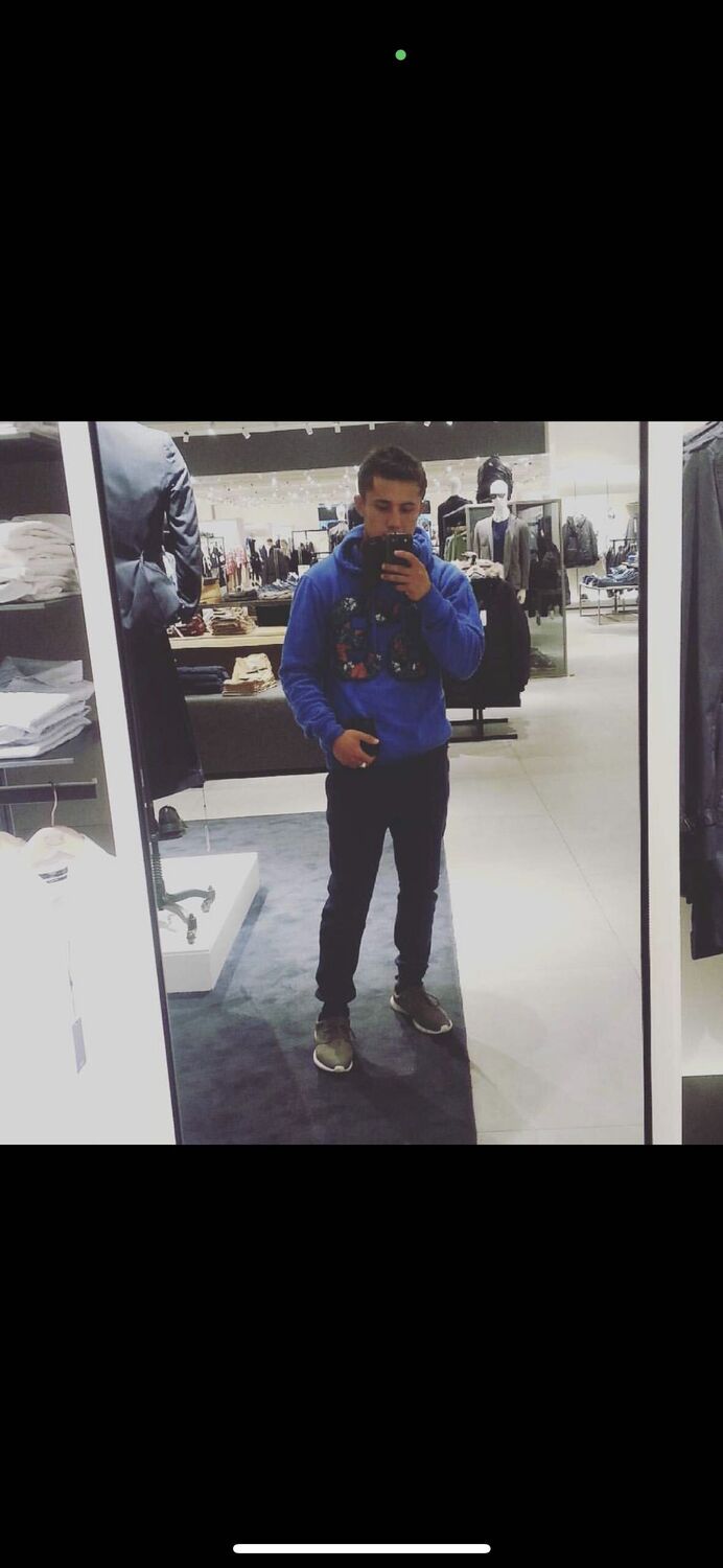  44351777  Feruz, 29 ,    