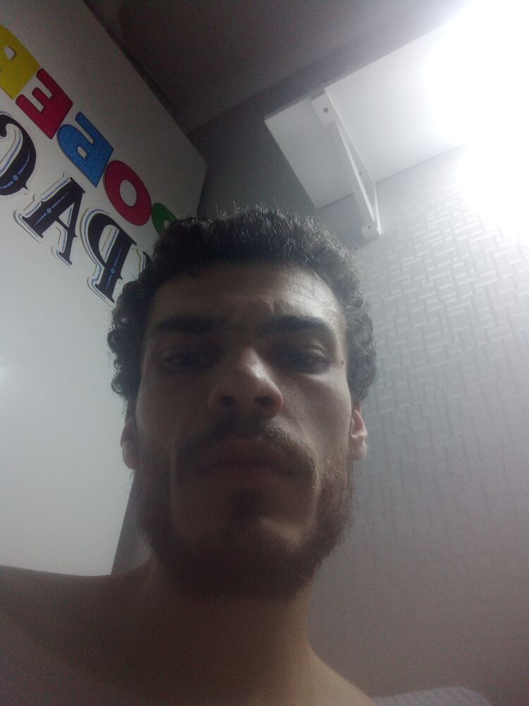  42915437  Robert, 28 ,    