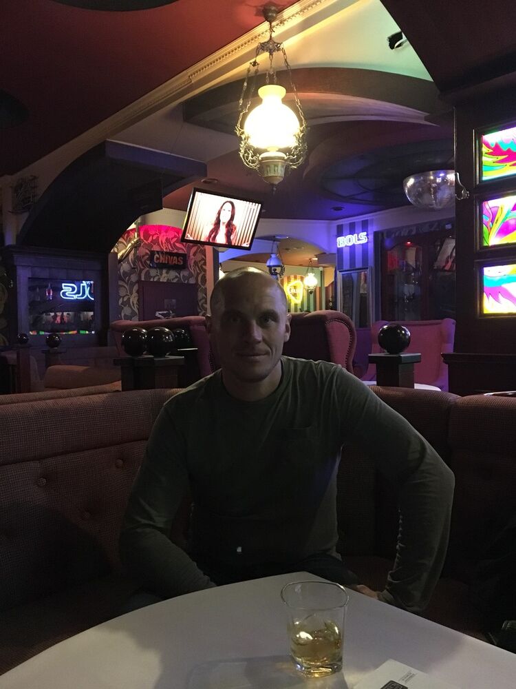  ,   Alex, 43 ,   ,   , c 