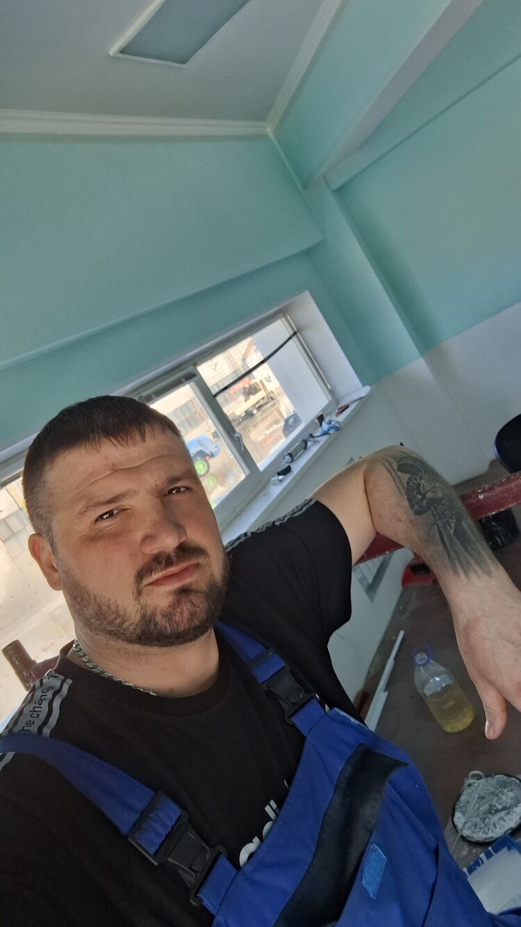  42929657  , 32 ,    