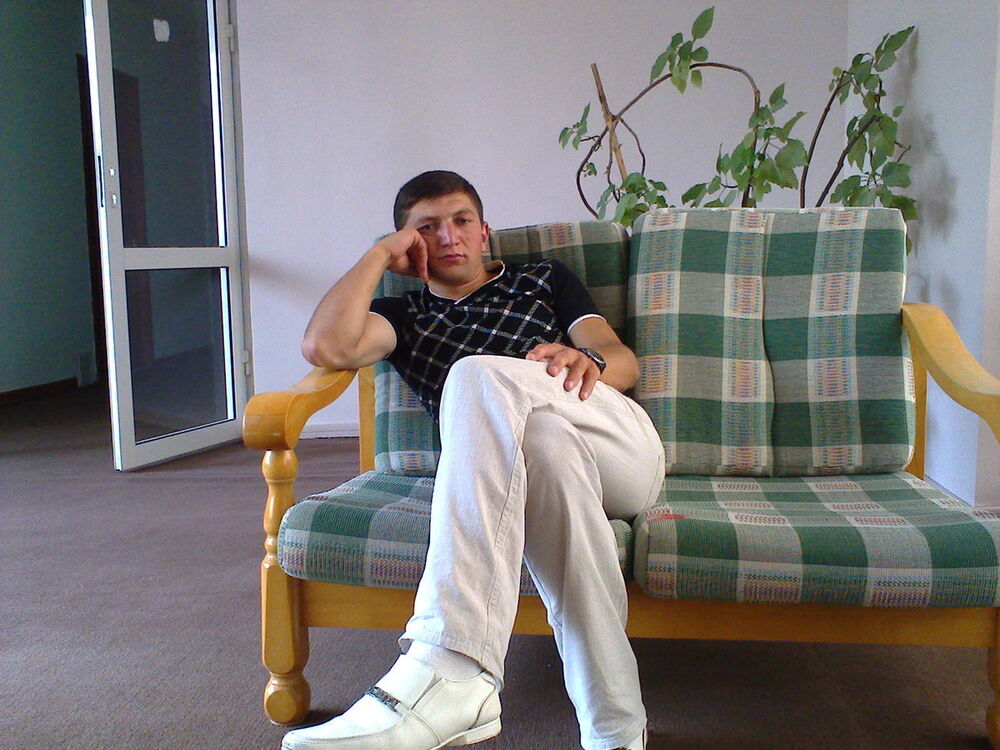  ,   Armen, 32 ,   