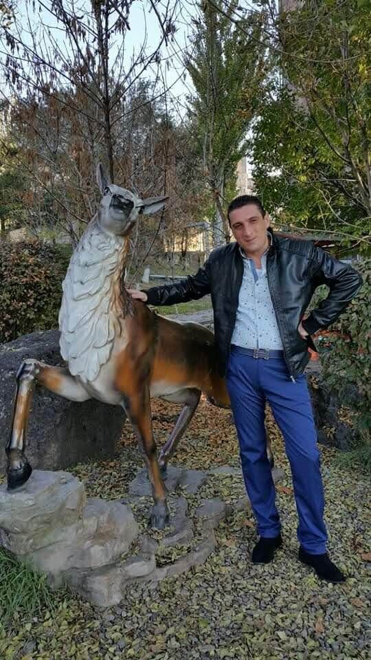  43381497  Armen, 46 ,    