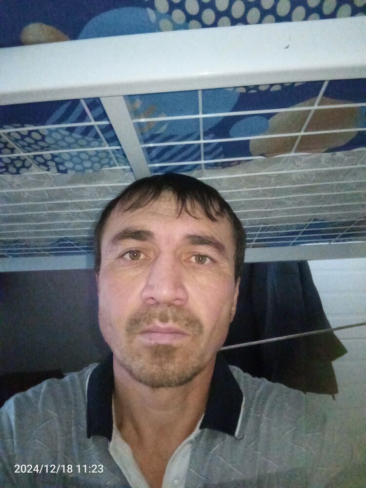  48312947  Bek, 42 ,    