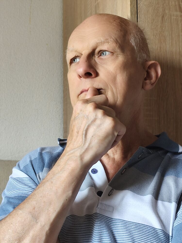  47327487  Marek, 64 ,    