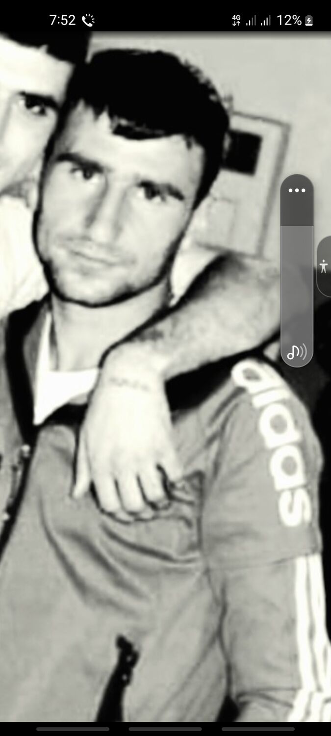  ,   Armen, 33 ,   ,   
