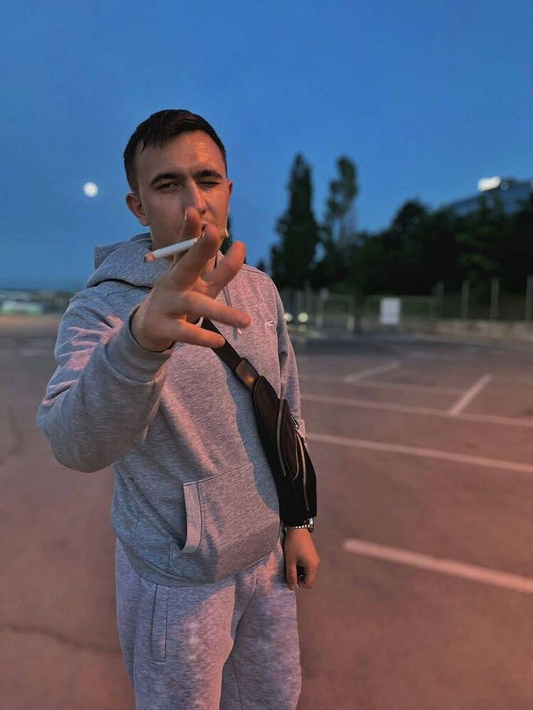  24149167  Costea, 28 ,    