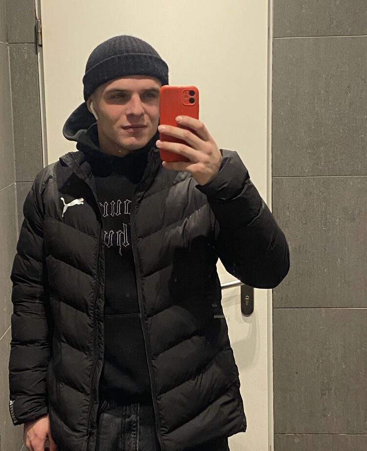  50661797  Yulian, 24 ,    