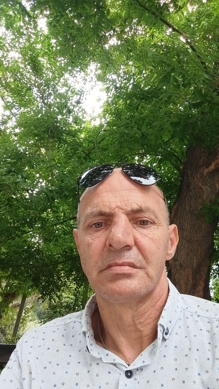  28891697  Kamil, 57 ,    