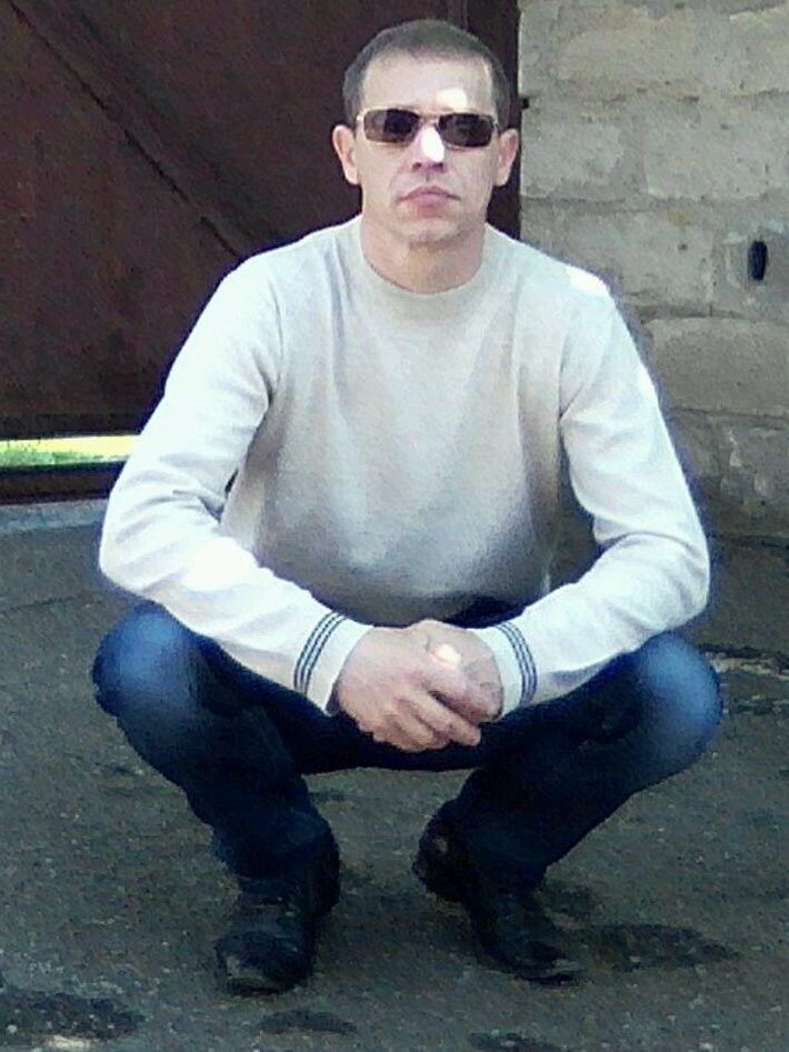  9760757  Uyriy, 52 ,    