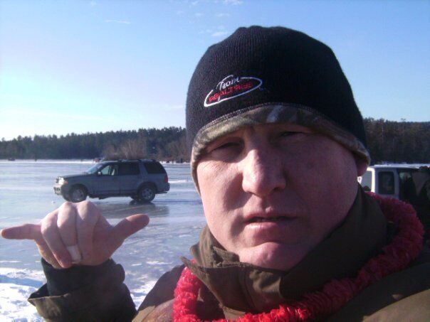  49821327  Erick, 54 ,    -