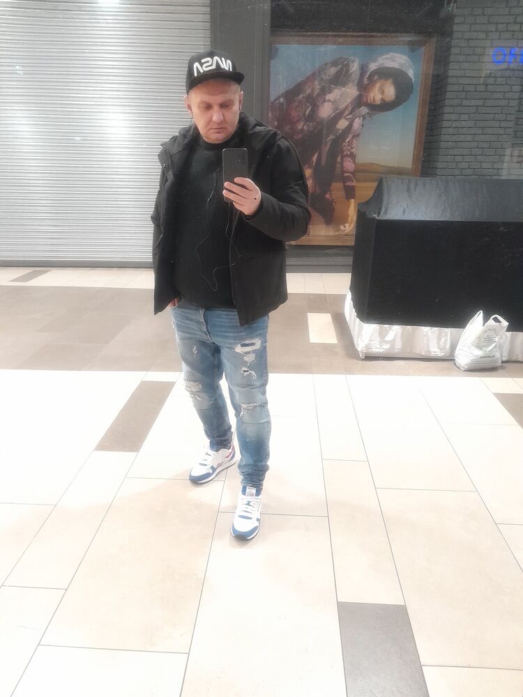  31064877  Serhii, 42 ,    