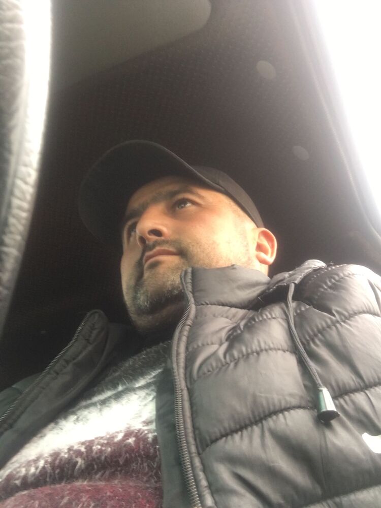  30995847  Bek, 41 ,    