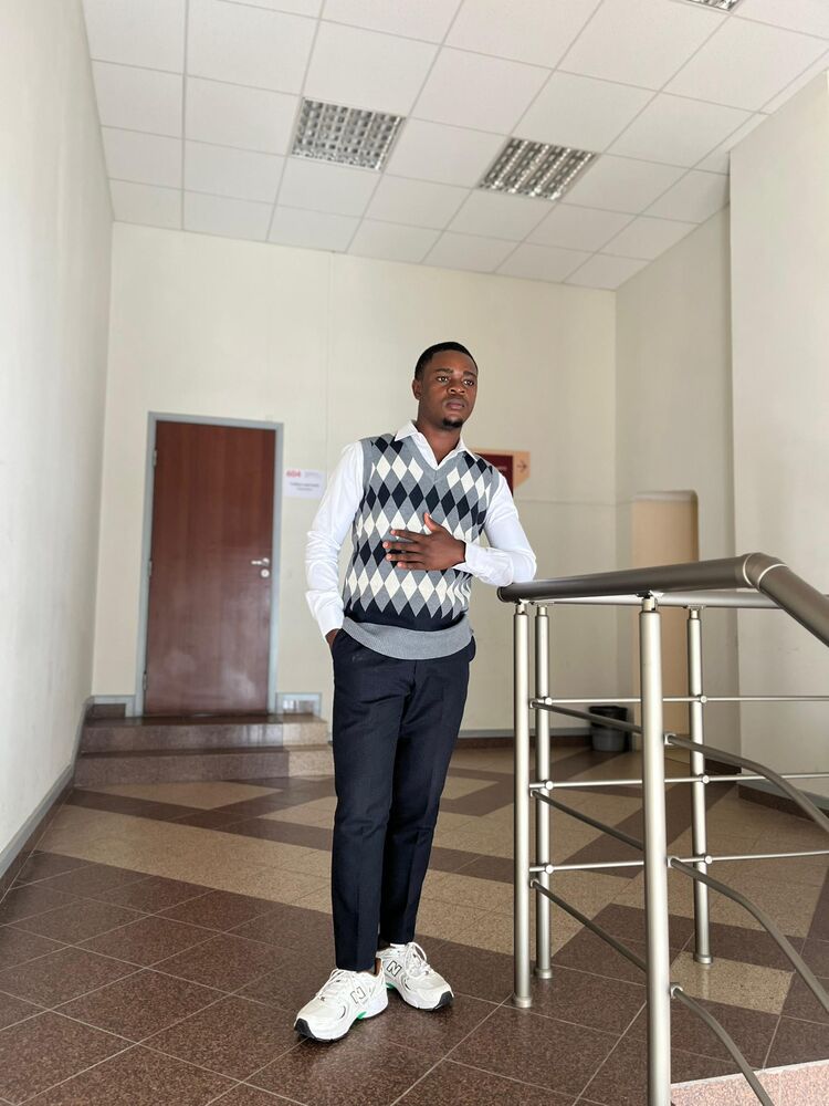  54653237  , 23 ,    Frankfurt Am Main