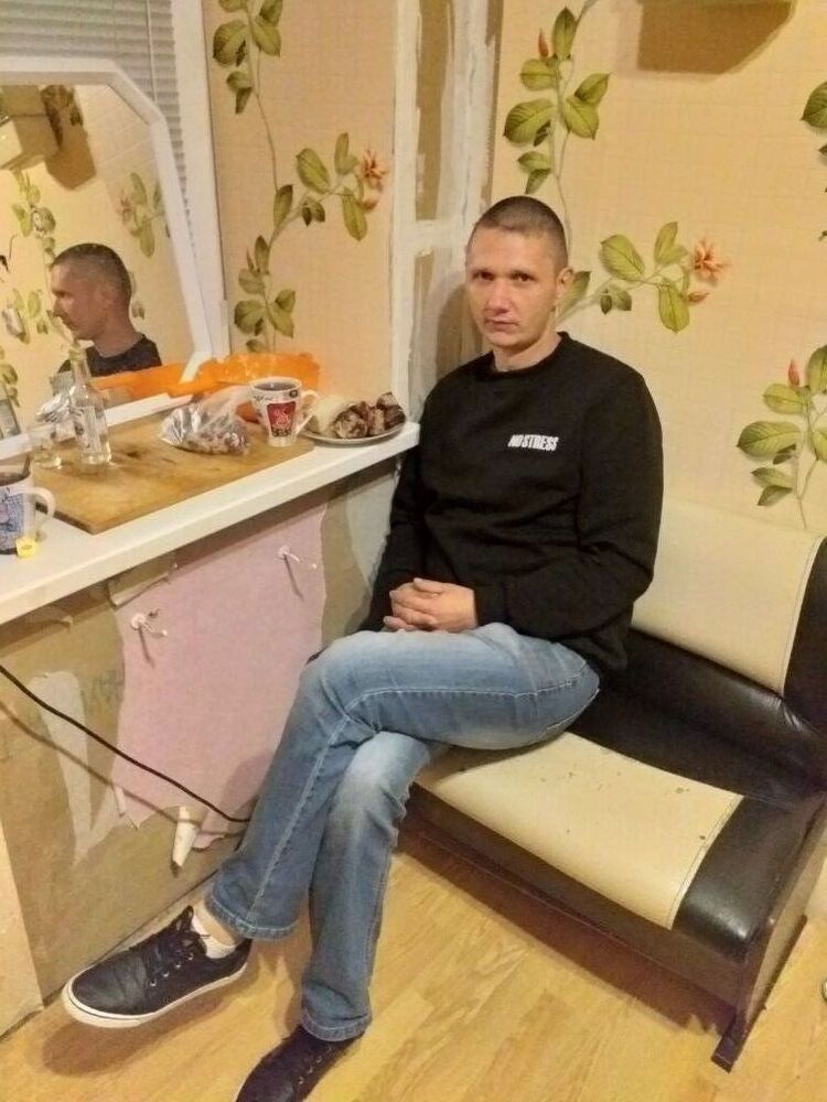  25208067  Oleg, 46 ,    