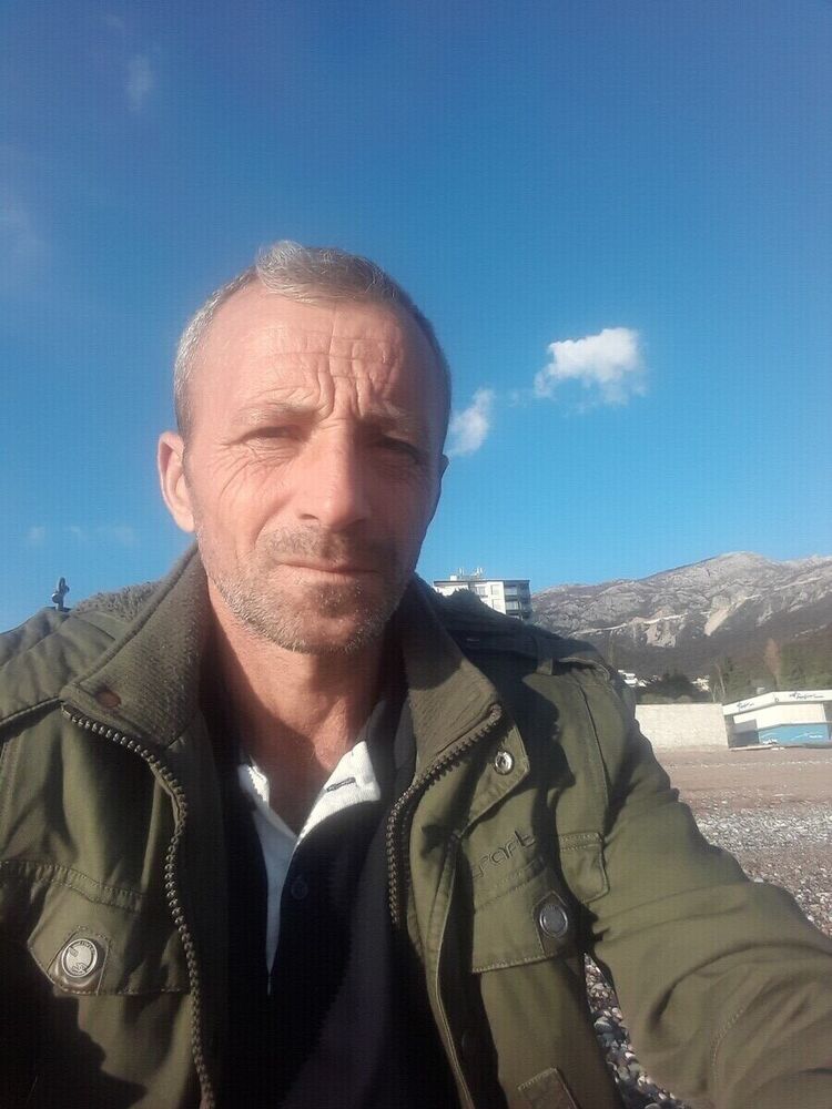  21872457  Mehmet, 45 ,    Budva