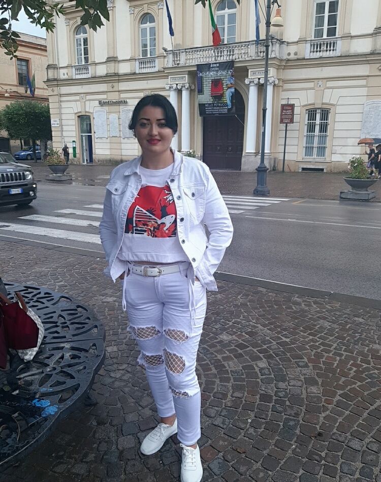  ,   Linda, 40 ,   ,   