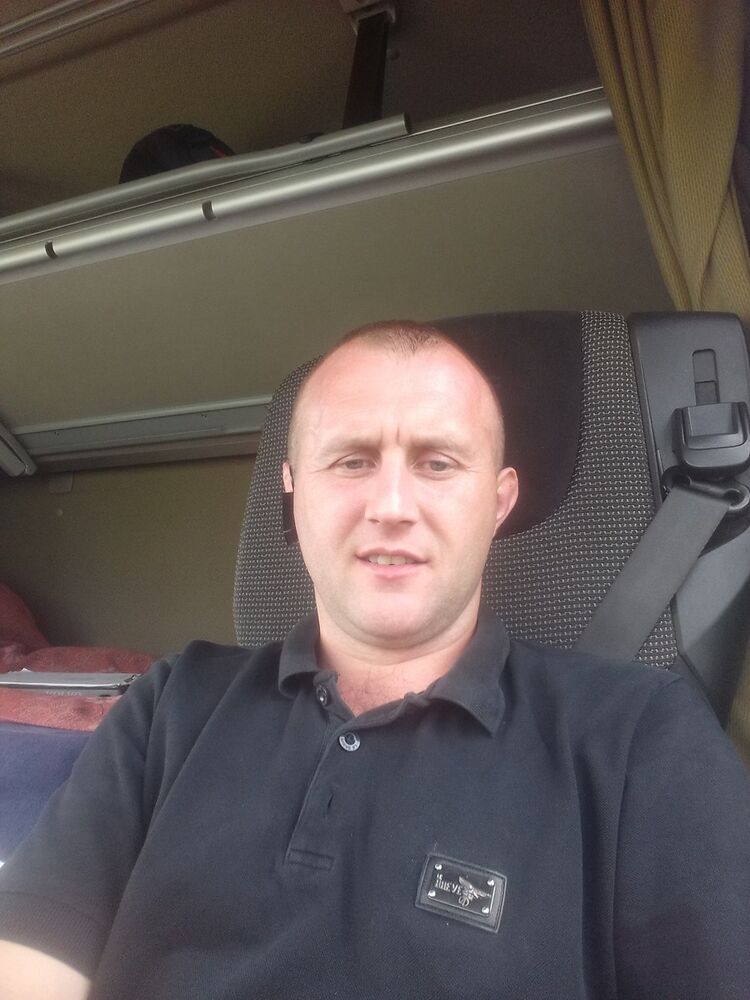  9481337  Andrej, 41 ,    
