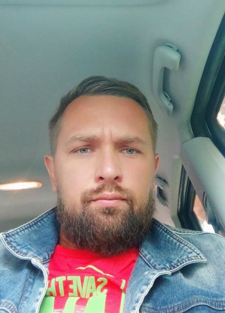  52653457  Ilia, 40 ,    