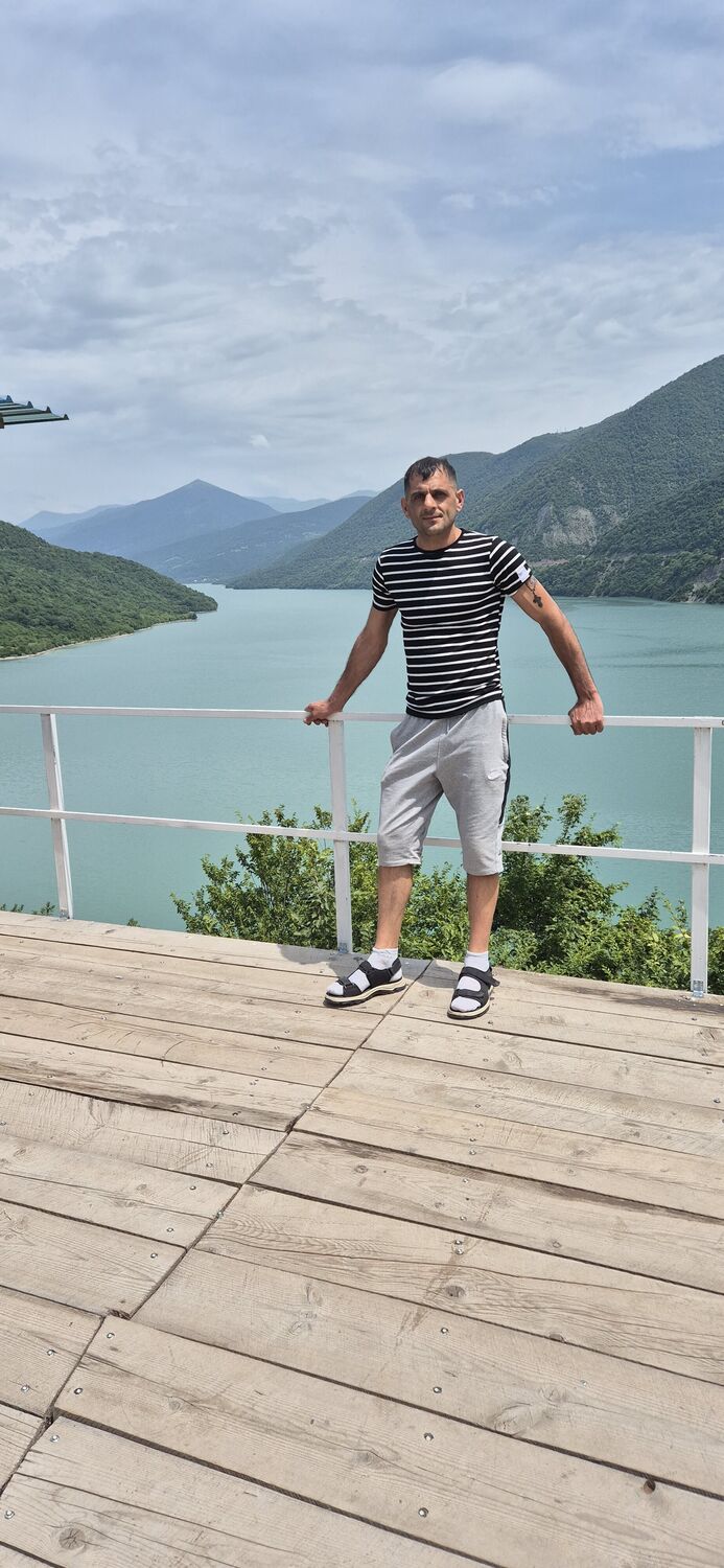  44764927  Gevorg, 39 ,    