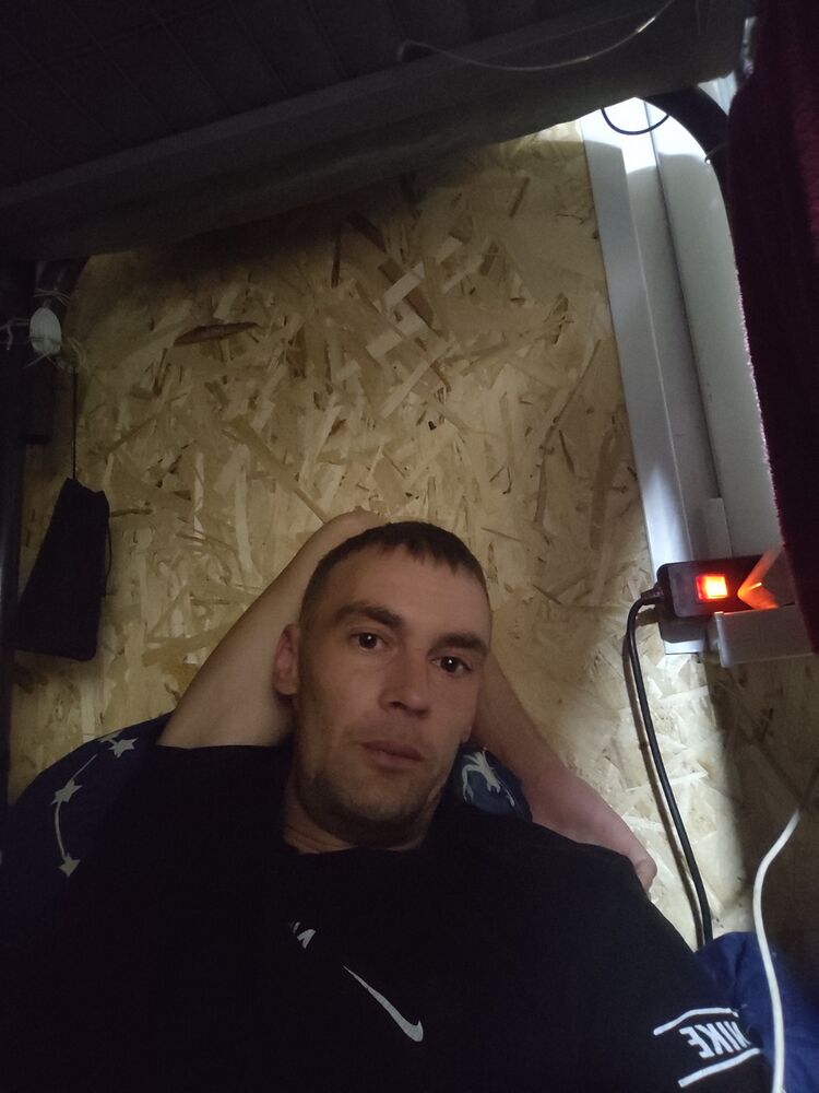  46972497  , 33 ,    