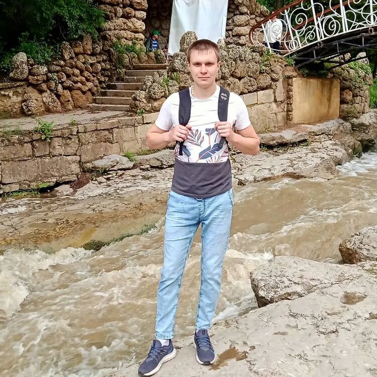  32298767  Viktor, 35 ,    