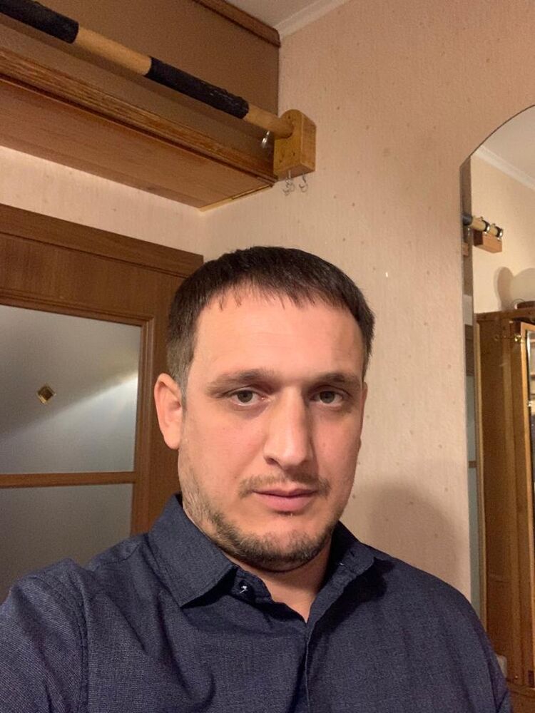  40305787  Ali, 42 ,    
