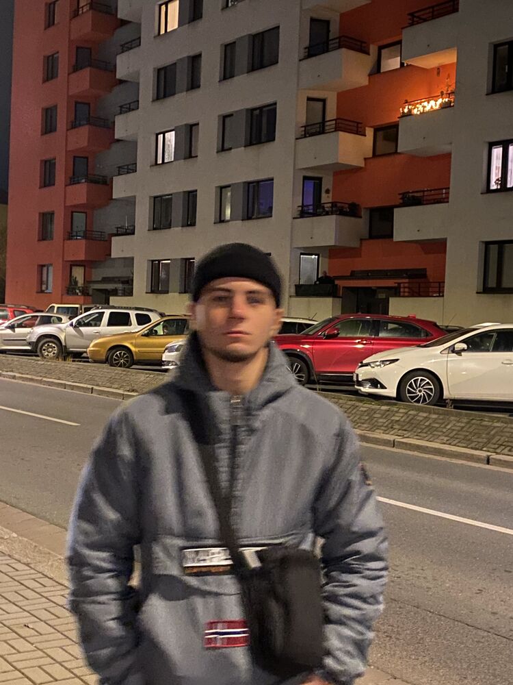  48260807  Dima, 19 ,    Anenska Studanka