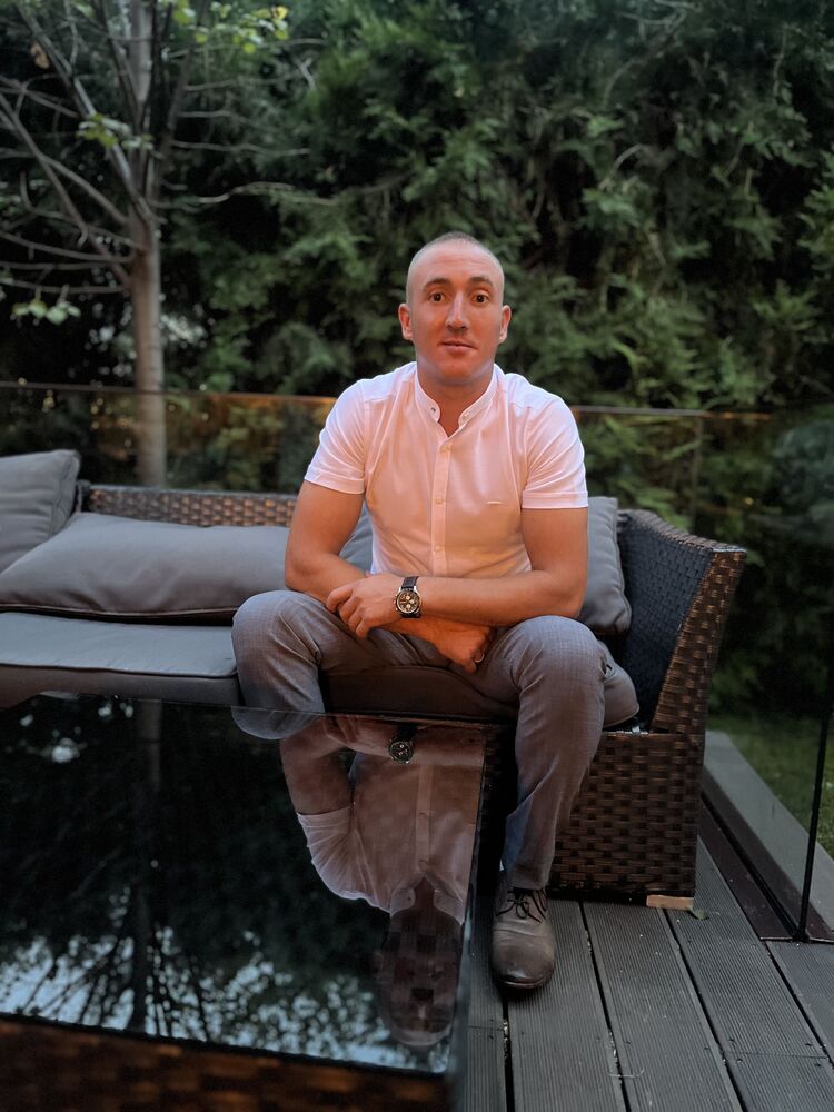  45679647  Sergiu, 25 ,    Villar Del Arzobispo