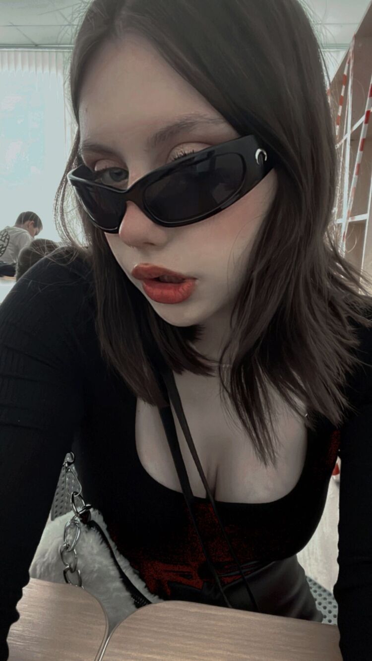  33914047  Daniela, 20 ,    