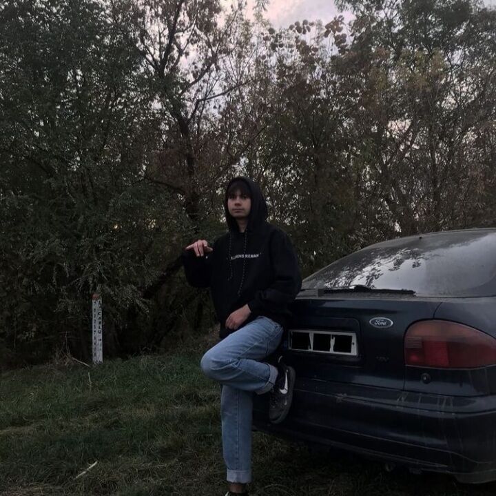  24677977  , 22 ,    
