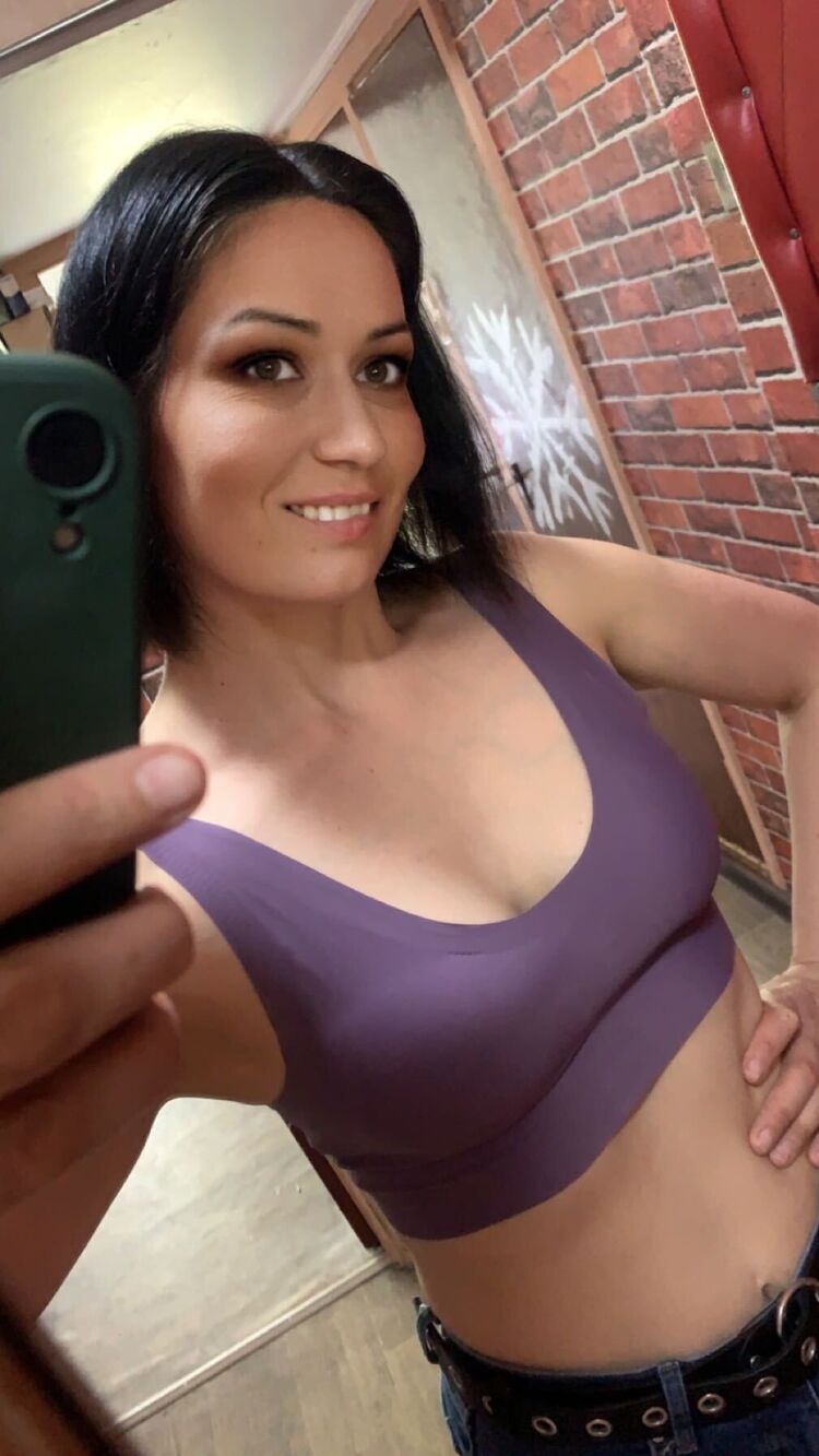  43574767  Anna, 40 ,    