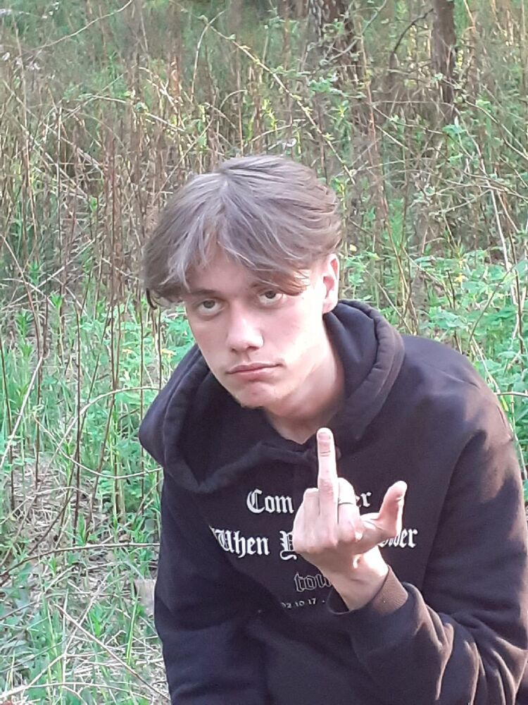  49398277  Igor, 24 ,    