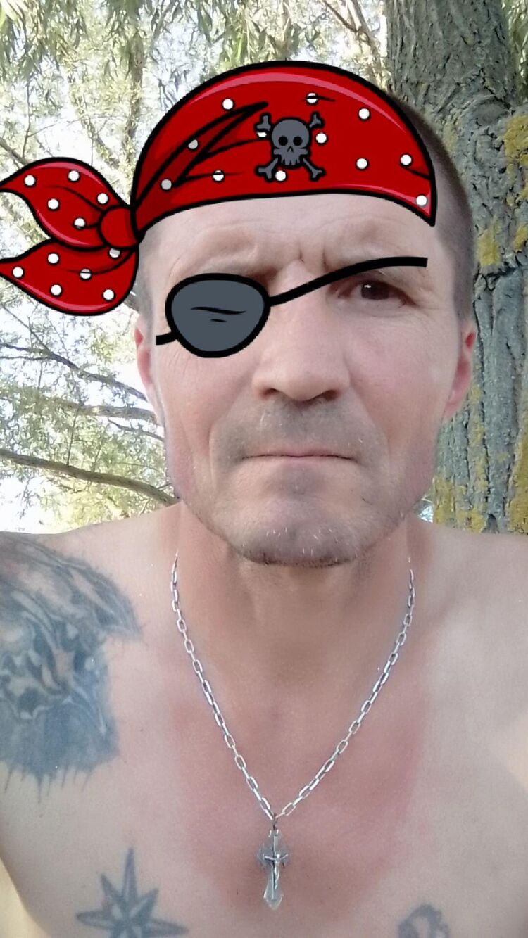  42527107  Aleksei, 49 ,    