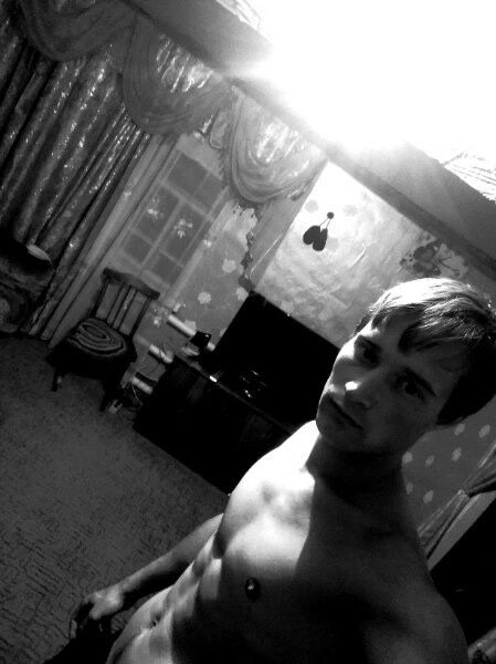  36776087  Anton, 30 ,    