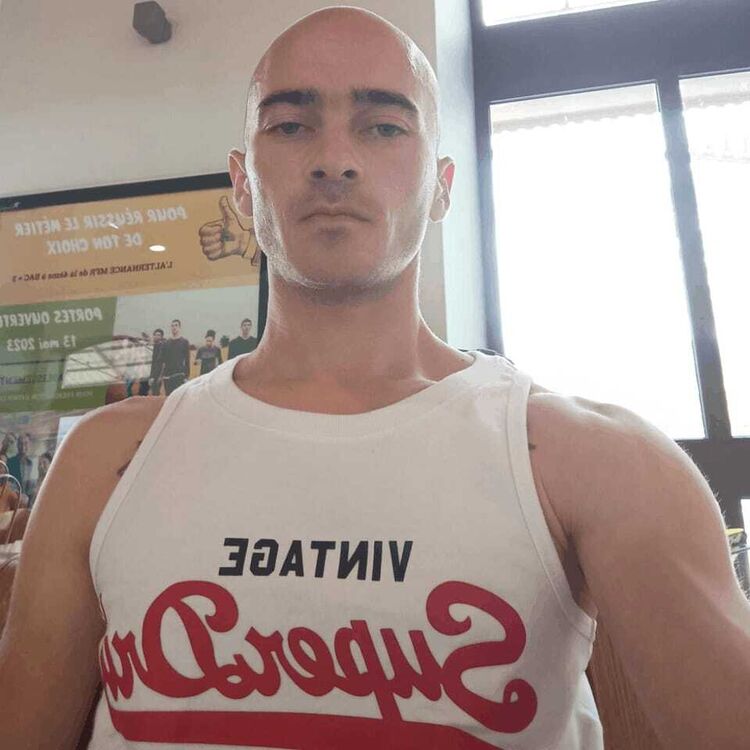  53172607  Alexandru, 33 ,    