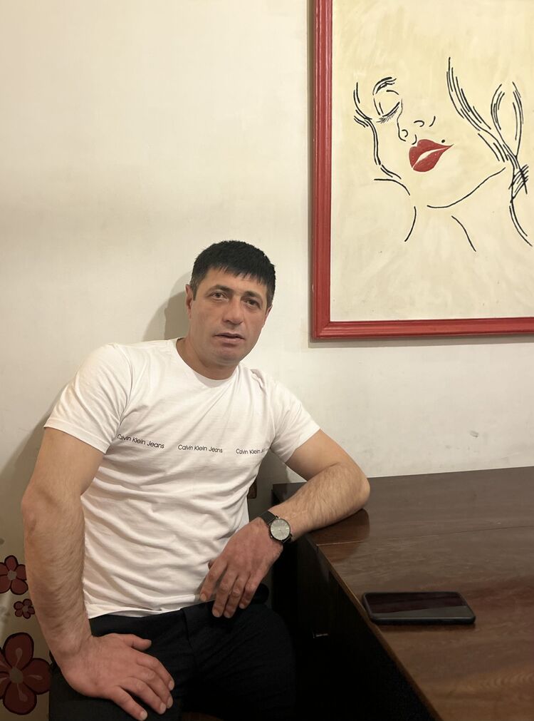  52513697  Arman, 39 ,    